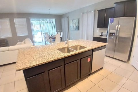 House in Davenport, Florida 5 bedrooms, 258.64 sq.m. № 1914045 - photo 7