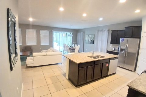 House in Davenport, Florida 5 bedrooms, 258.64 sq.m. № 1914045 - photo 5