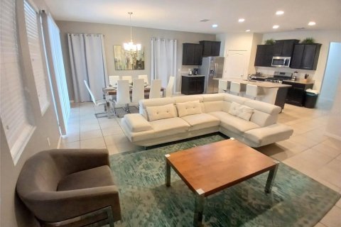 House in Davenport, Florida 5 bedrooms, 258.64 sq.m. № 1914045 - photo 10