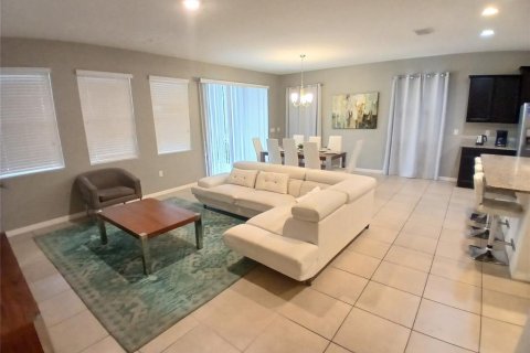 House in Davenport, Florida 5 bedrooms, 258.64 sq.m. № 1914045 - photo 11