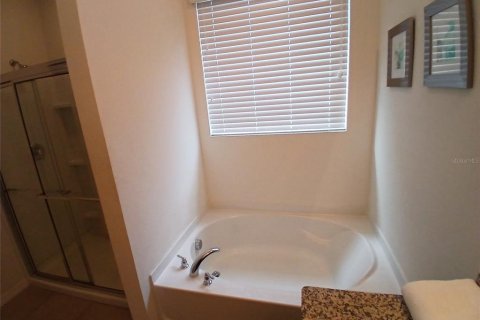 House in Davenport, Florida 5 bedrooms, 258.64 sq.m. № 1914045 - photo 13