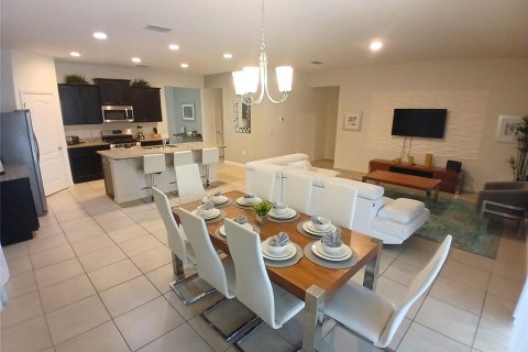 House in Davenport, Florida 5 bedrooms, 258.64 sq.m. № 1914045 - photo 8