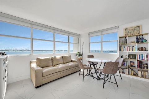 Condo in Miami, Florida, 3 bedrooms № 2255601 - photo 26
