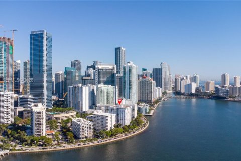 Condo in Miami, Florida, 3 bedrooms № 2255601 - photo 3
