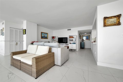 Condo in Miami, Florida, 3 bedrooms № 2255601 - photo 8