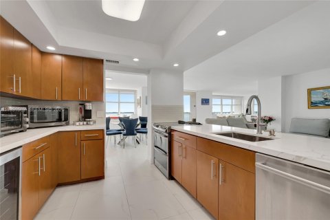 Condo in Miami, Florida, 3 bedrooms № 2255601 - photo 21