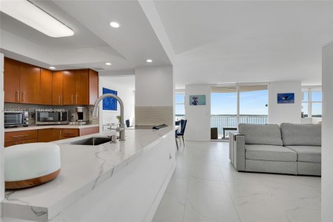 Condo in Miami, Florida, 3 bedrooms № 2255601 - photo 6