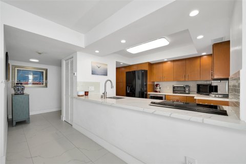 Condo in Miami, Florida, 3 bedrooms № 2255601 - photo 19