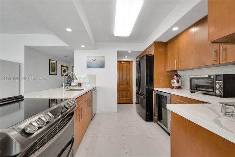Condo in Miami, Florida, 3 bedrooms № 2255601 - photo 20
