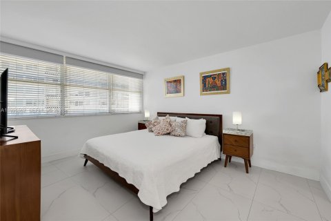 Condo in Miami, Florida, 3 bedrooms № 2255601 - photo 28