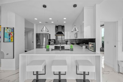 Condo in Tampa, Florida, 2 bedrooms  № 1437444 - photo 8