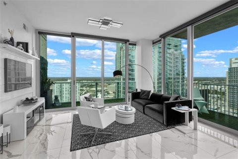 Condo in Tampa, Florida, 2 bedrooms  № 1437444 - photo 1