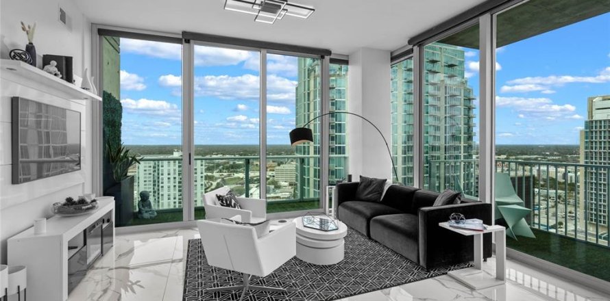 Condo in Tampa, Florida, 2 bedrooms № 1437444
