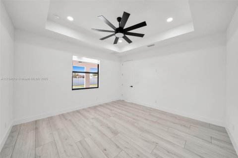 Casa en venta en Cape Coral, Florida, 4 dormitorios, 179.39 m2 № 1726064 - foto 21