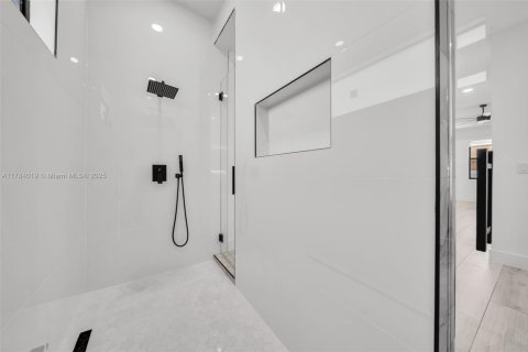 Casa en venta en Cape Coral, Florida, 4 dormitorios, 179.39 m2 № 1726064 - foto 30