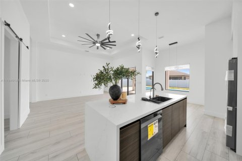 Casa en venta en Cape Coral, Florida, 4 dormitorios, 179.39 m2 № 1726064 - foto 14