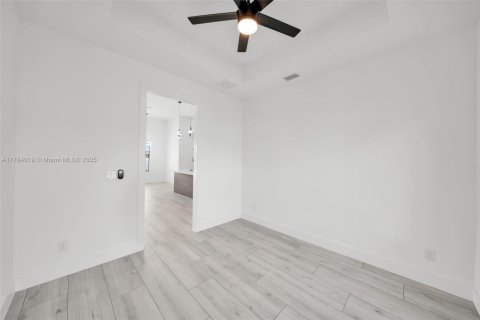 Casa en venta en Cape Coral, Florida, 4 dormitorios, 179.39 m2 № 1726064 - foto 19