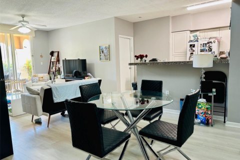 Condo in Aventura, Florida, 2 bedrooms  № 1798699 - photo 12