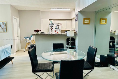 Condo in Aventura, Florida, 2 bedrooms  № 1798699 - photo 13