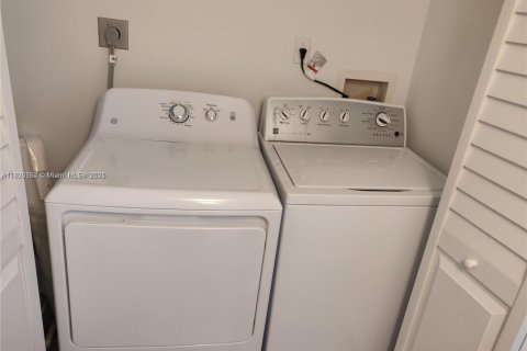 Condo in Aventura, Florida, 2 bedrooms  № 1798699 - photo 20