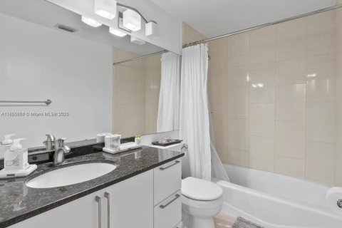 Condo in Aventura, Florida, 2 bedrooms  № 1798699 - photo 19