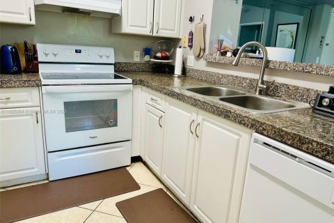 Condo in Aventura, Florida, 2 bedrooms  № 1798699 - photo 16