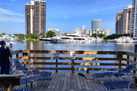 Condo in Aventura, Florida, 2 bedrooms  № 1798699 - photo 7
