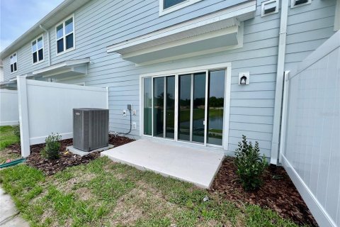 Townhouse in CYPRESS CAY in Kissimmee, Florida 3 bedrooms, 156.35 sq.m. № 1912235 - photo 2