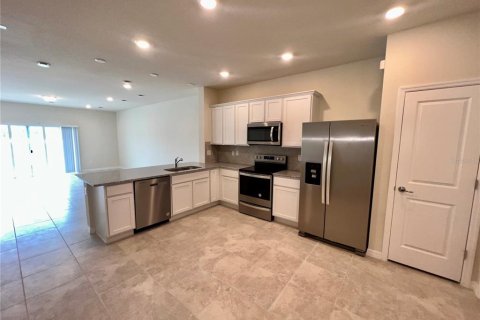 Townhouse in CYPRESS CAY in Kissimmee, Florida 3 bedrooms, 156.35 sq.m. № 1912235 - photo 5