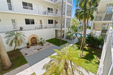 Copropriété à vendre à Bay Harbor Islands, Floride: 1 chambre, 78.6 m2 № 2085881 - photo 13
