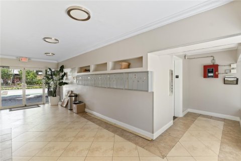 Copropriété à vendre à Bay Harbor Islands, Floride: 1 chambre, 78.6 m2 № 2085881 - photo 11