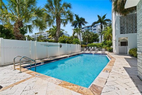 Copropriété à vendre à Bay Harbor Islands, Floride: 1 chambre, 78.6 m2 № 2085881 - photo 8
