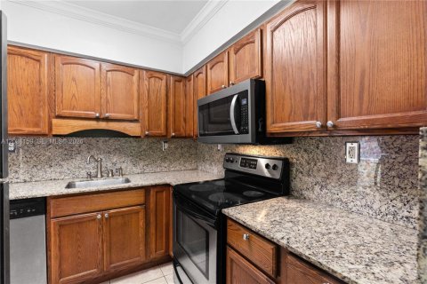 Copropriété à vendre à Bay Harbor Islands, Floride: 1 chambre, 78.6 m2 № 2085881 - photo 16