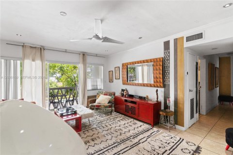 Copropriété à vendre à Bay Harbor Islands, Floride: 1 chambre, 78.6 m2 № 2085881 - photo 24