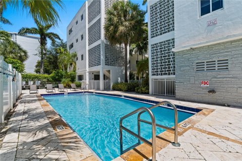 Copropriété à vendre à Bay Harbor Islands, Floride: 1 chambre, 78.6 m2 № 2085881 - photo 9