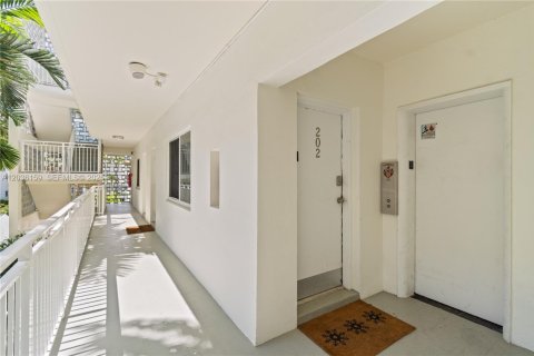 Copropriété à vendre à Bay Harbor Islands, Floride: 1 chambre, 78.6 m2 № 2085881 - photo 12
