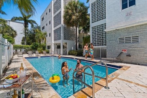 Copropriété à vendre à Bay Harbor Islands, Floride: 1 chambre, 78.6 m2 № 2085881 - photo 10
