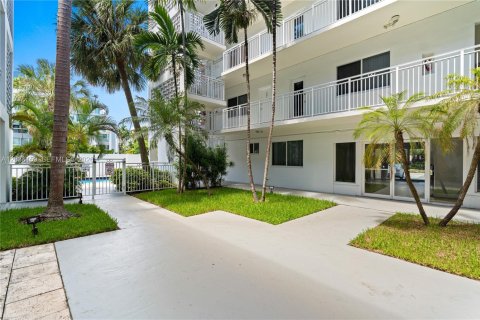 Copropriété à vendre à Bay Harbor Islands, Floride: 1 chambre, 78.6 m2 № 2085881 - photo 6