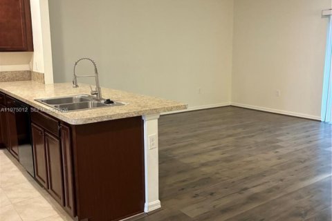 Adosado en venta en South Daytona, Florida, 3 dormitorios, 157 m2 № 2154394 - foto 10