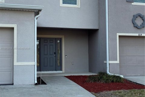 Adosado en venta en South Daytona, Florida, 3 dormitorios, 157 m2 № 2154394 - foto 2