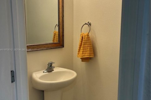 Adosado en venta en South Daytona, Florida, 3 dormitorios, 157 m2 № 2154394 - foto 13
