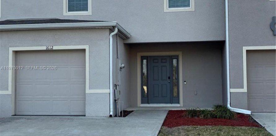 Adosado en South Daytona, Florida 3 dormitorios, 157 m2 № 2154394