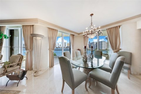Condo in Aventura, Florida, 3 bedrooms № 2060019 - photo 3
