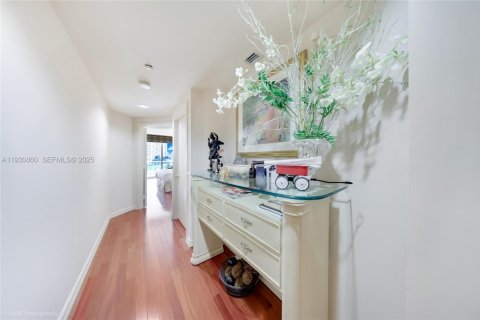 Condo in Aventura, Florida, 3 bedrooms № 2060019 - photo 16