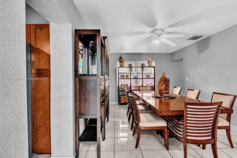 Casa en venta en Fort Lauderdale, Florida, 4 dormitorios № 1964271 - foto 4