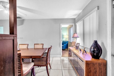 Casa en venta en Fort Lauderdale, Florida, 4 dormitorios № 1964271 - foto 19
