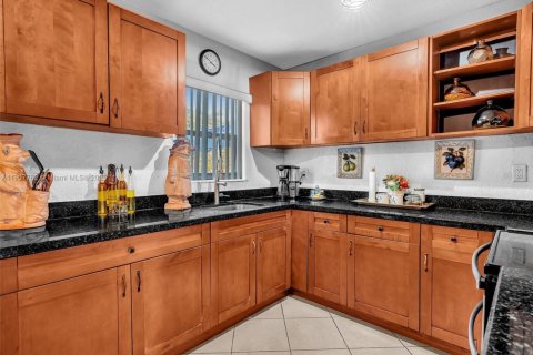 Casa en venta en Fort Lauderdale, Florida, 4 dormitorios № 1964271 - foto 24