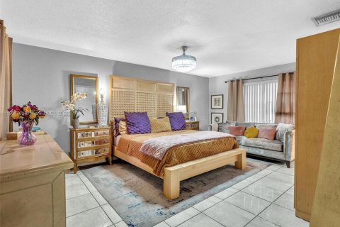 Casa en venta en Fort Lauderdale, Florida, 4 dormitorios № 1964271 - foto 13
