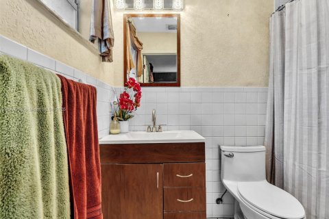 Casa en venta en Fort Lauderdale, Florida, 4 dormitorios № 1964271 - foto 10