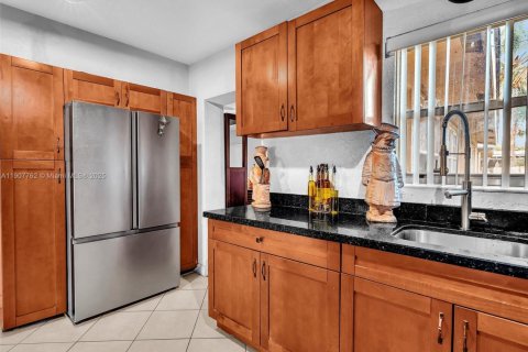 Casa en venta en Fort Lauderdale, Florida, 4 dormitorios № 1964271 - foto 21